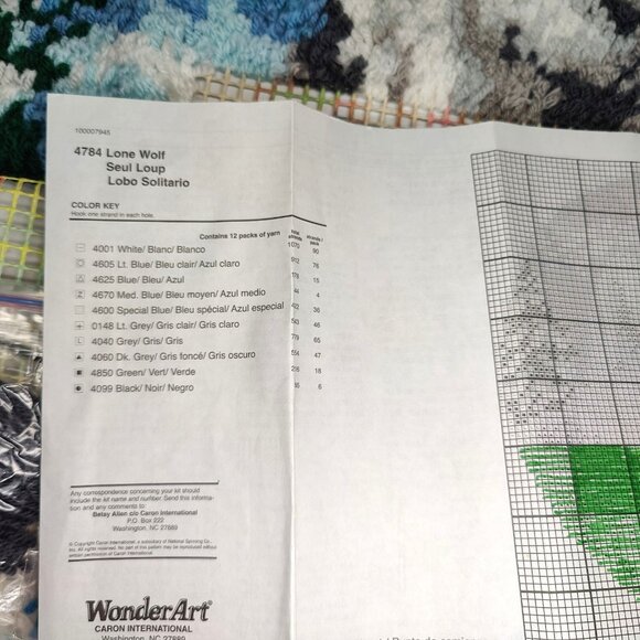 Caron 4784 Lone Wolf Latch Hook Kit PARTIALLY COMPLETED + SUPPLIES TO FINISH - Picture 8 of 11